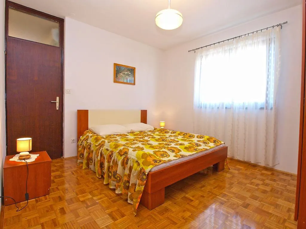 Apartment Gortanova 942 Pula
