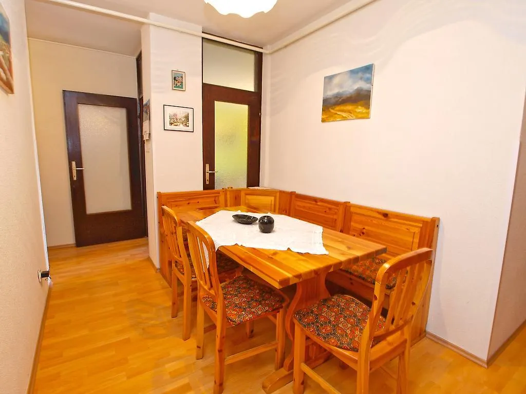 Apartment Gortanova 942 Pula