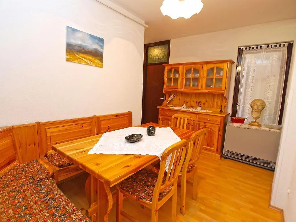 Apartment Gortanova 942 Pula