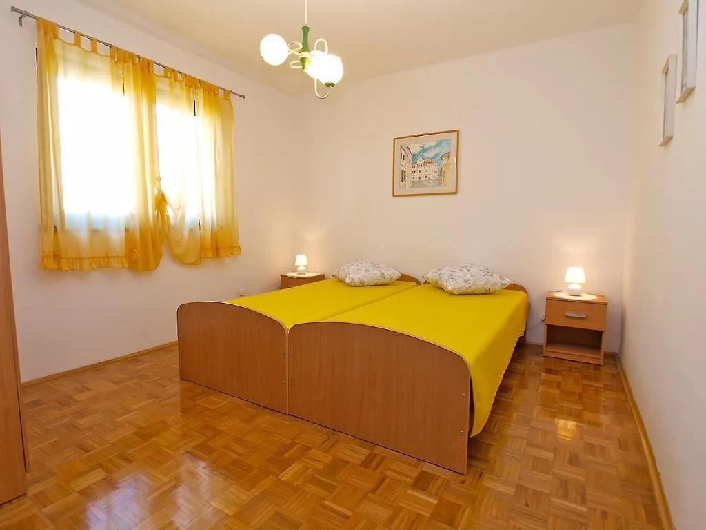 Apartment Gortanova 942 Pula