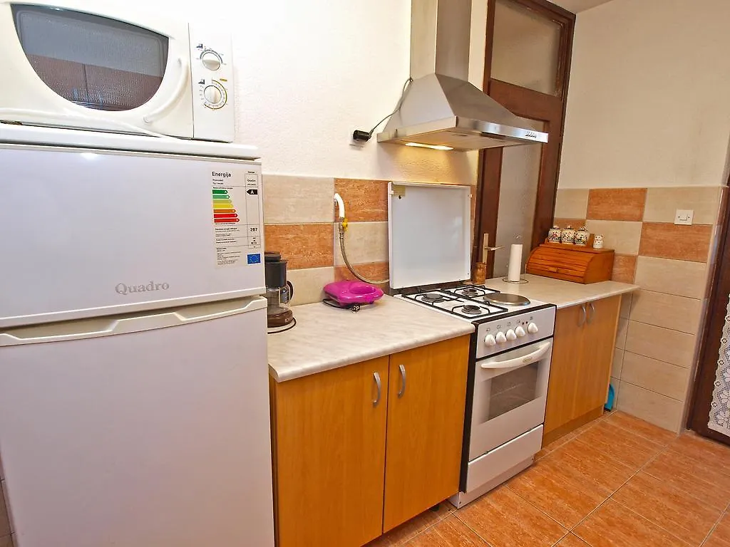 Apartment Gortanova 942 Pula